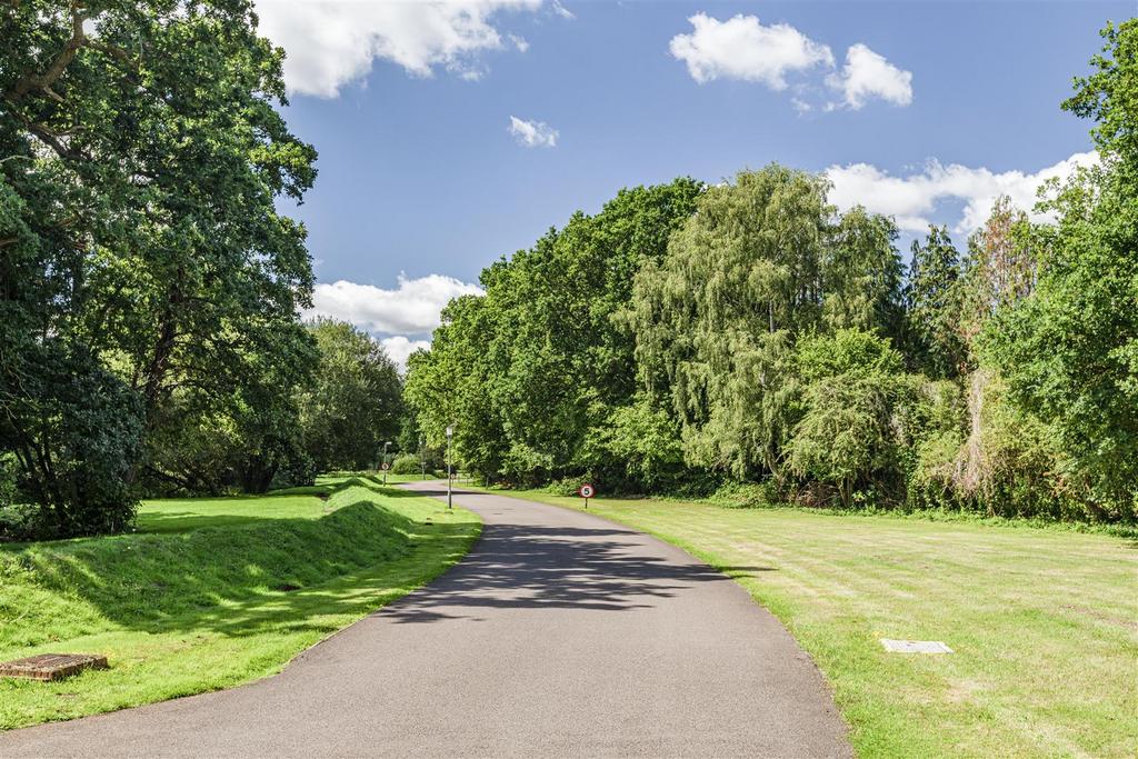 Rose Park, Rowtown, Addlestone 1 bed park home £110,000