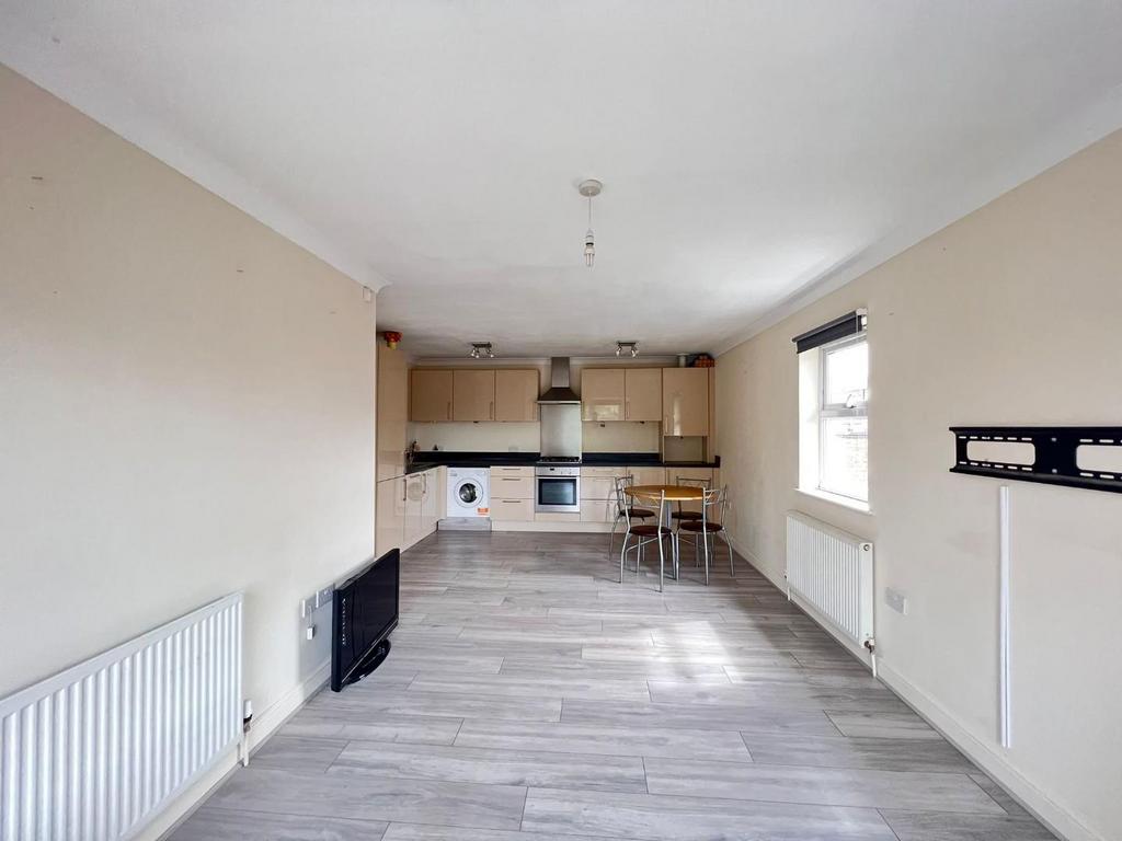 Ravenscroft Road, Beckenham 2 bed apartment £1,800 pcm (£415 pw)