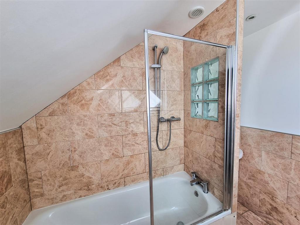Bathroom...jpg