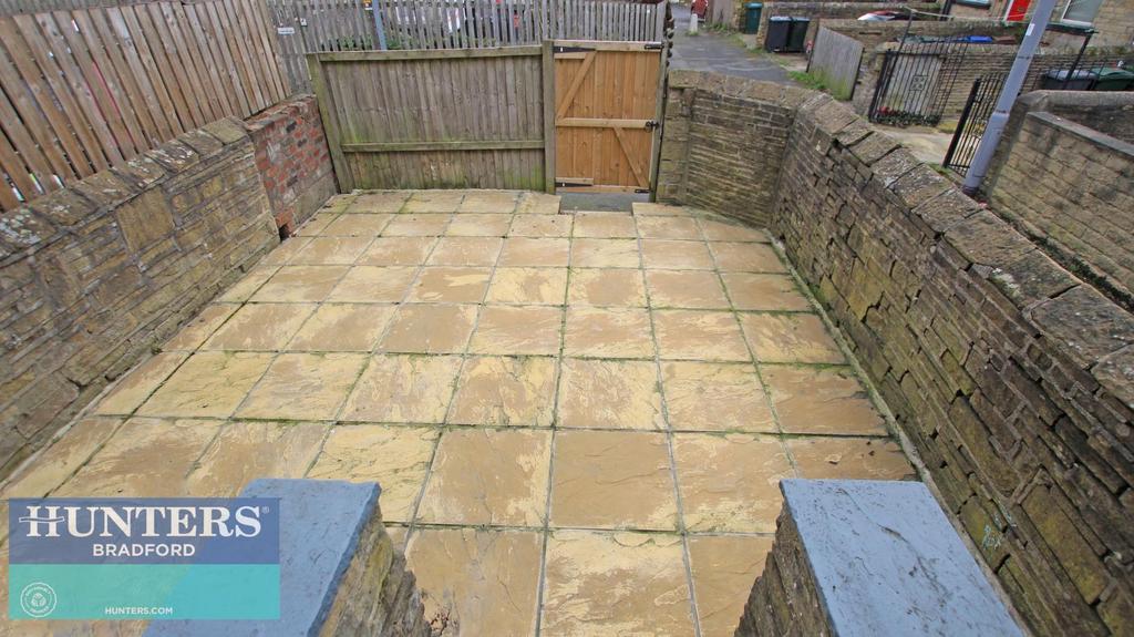 325 New Hey Road, Bradford, BD4 7LD 1 bed in a house share £500 pcm (£115 pw)