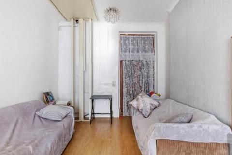 16 Bodney Road, London, E8 1AY