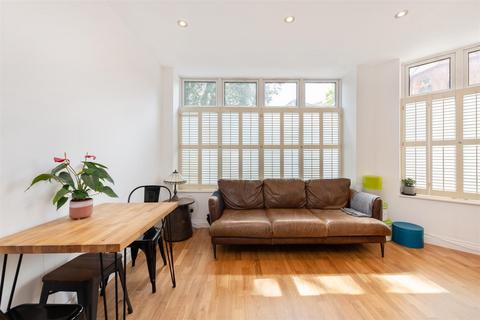 Flat 1, 4 Boutflower Road, London, SW11 1RE