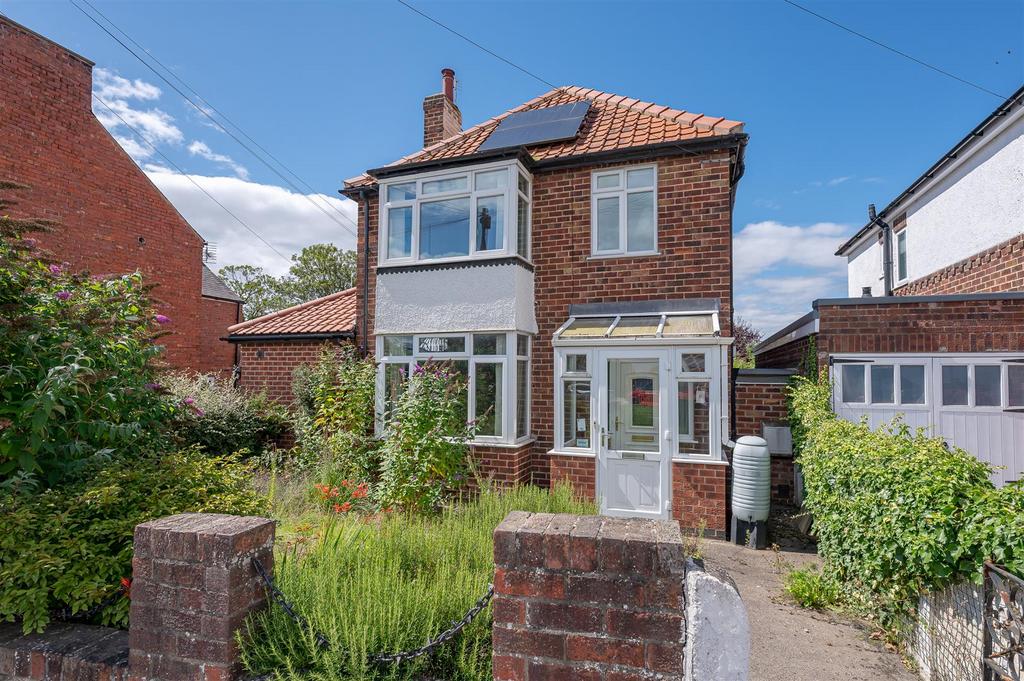York Road, Haxby, York, YO32 3DZ 3 bed detached house for sale £400,000
