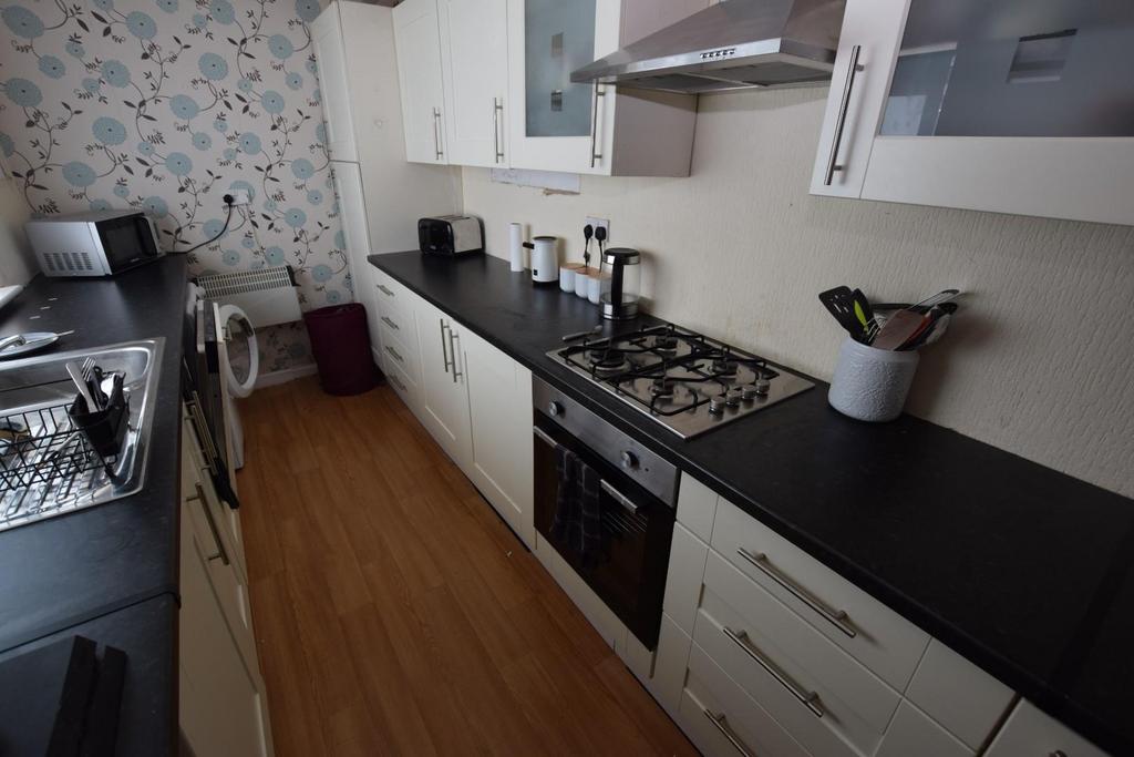 Brockenhurst Street, Burnley 2 bed terraced house £550 pcm (£127 pw)