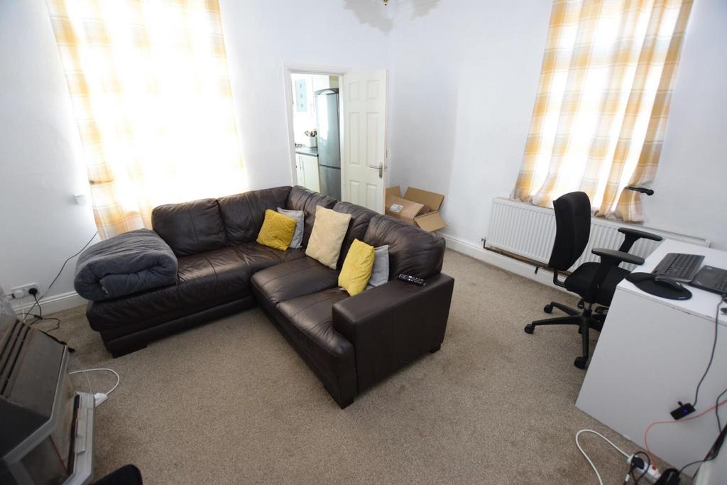 Brockenhurst Street, Burnley 2 bed terraced house £550 pcm (£127 pw)