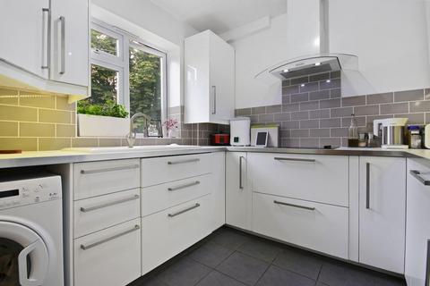 63 Silverdale, London, SE26 4SG