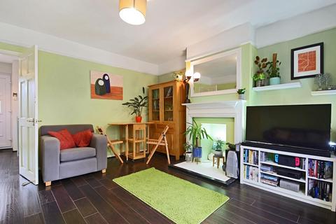 63 Silverdale, London, SE26 4SG