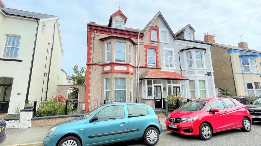 Caroline Road, Llandudno 2 bed flat for sale £130,000