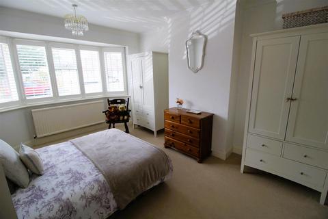 14 Portway, Epsom, KT17 1SU