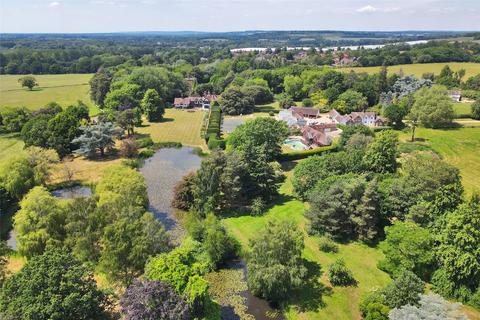 8 bedroom detached house for sale, Vicarage Road, Yalding, Kent, ME18