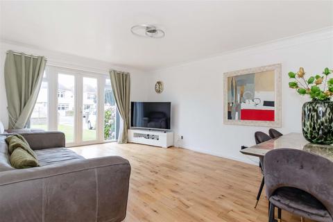 10 Alinora Crescent, Goring By Sea, Worthing, BN12 4JB