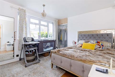 10 Alinora Crescent, Goring By Sea, Worthing, BN12 4JB