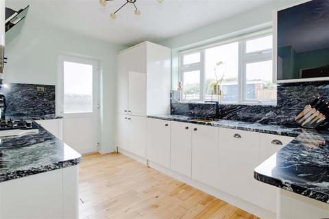 10 Alinora Crescent, Goring By Sea, Worthing, BN12 4JB