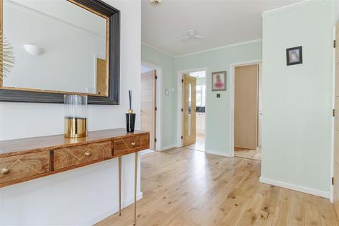 10 Alinora Crescent, Goring By Sea, Worthing, BN12 4JB