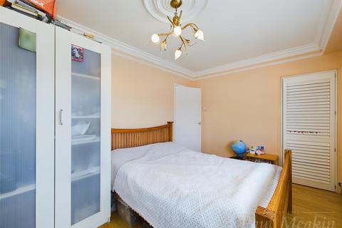 15 Chesney Crescent, New Addington, Croydon, CR0 0RN