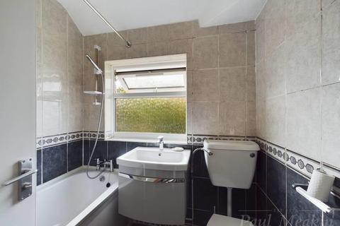 15 Chesney Crescent, New Addington, Croydon, CR0 0RN