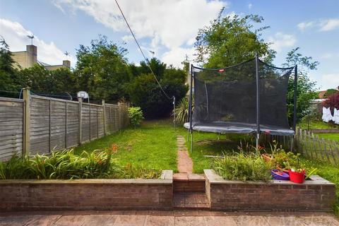 15 Chesney Crescent, New Addington, Croydon, CR0 0RN