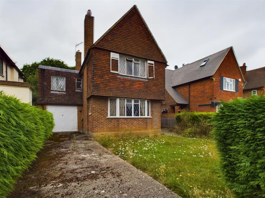 Broadwood Avenue, Ruislip HA4 5 bed detached house for sale £899,950
