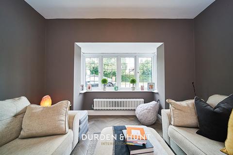 73 Grange Crescent, Chigwell, IG7 5JD