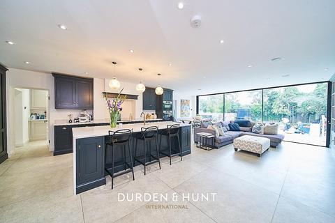 73 Grange Crescent, Chigwell, IG7 5JD