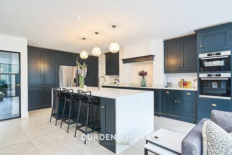73 Grange Crescent, Chigwell, IG7 5JD