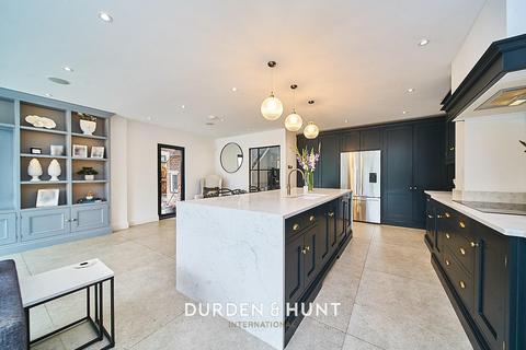 73 Grange Crescent, Chigwell, IG7 5JD