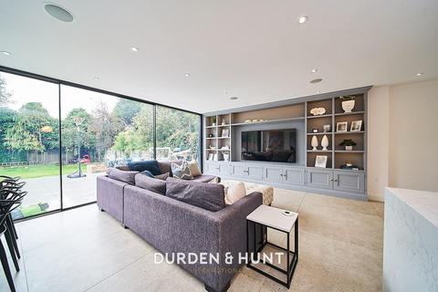73 Grange Crescent, Chigwell, IG7 5JD