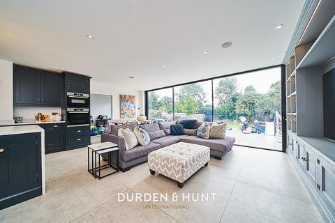 73 Grange Crescent, Chigwell, IG7 5JD