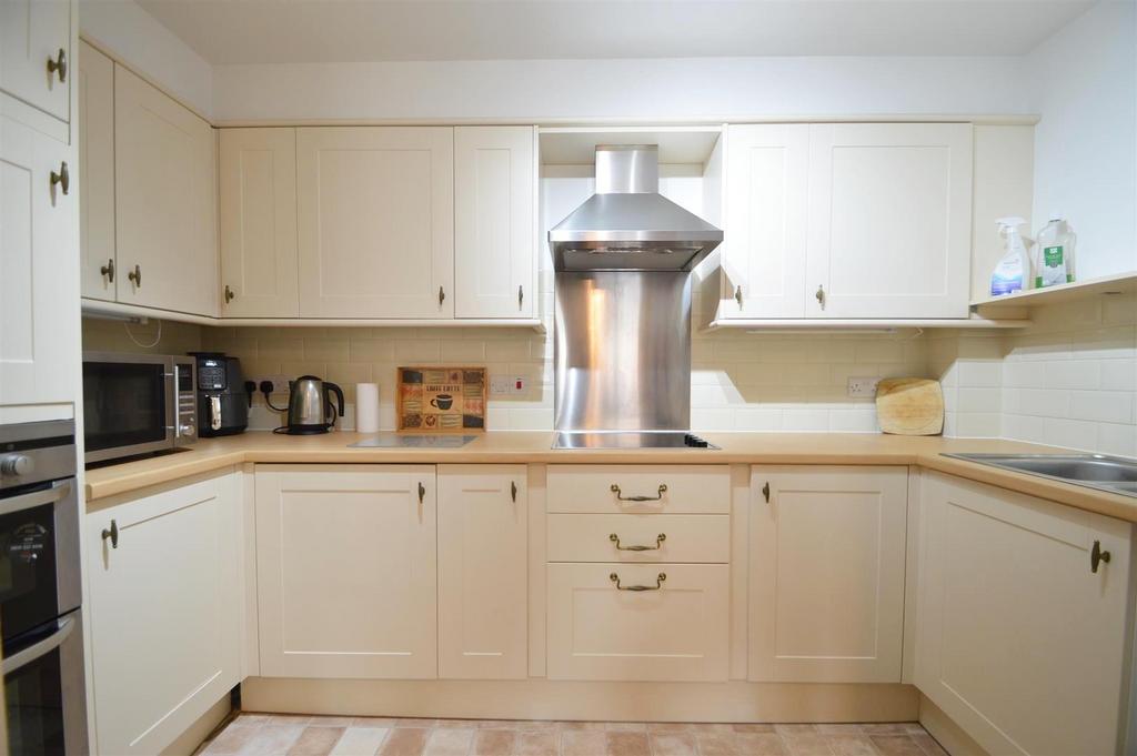 17 Radbrook House, 46 Stanhill Road, Shrewsbury SY3 6AL 2 bed