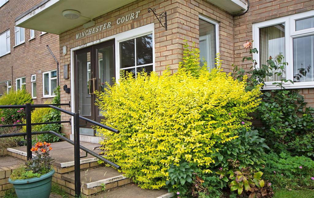 Vesey Close, Four Oaks, Sutton Coldfield 2 bed apartment for sale £250,000