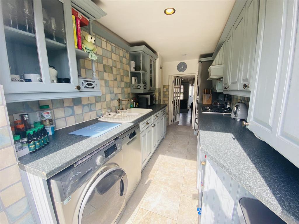 Kitchen: