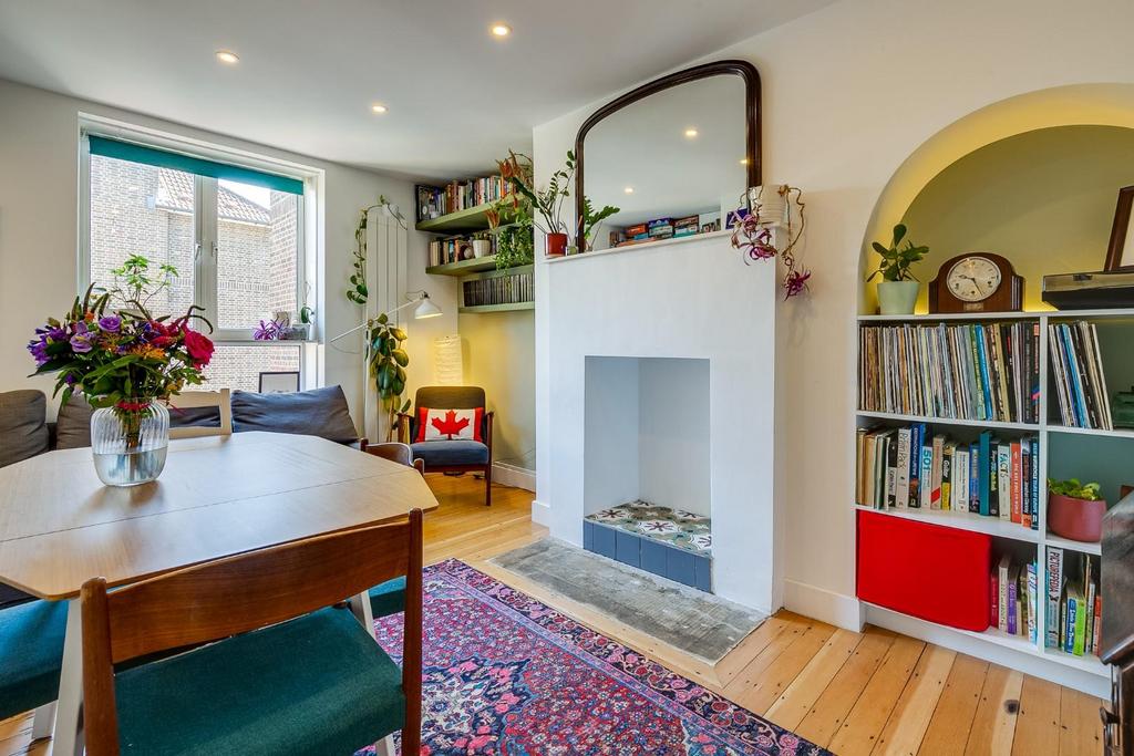 Tennyson House, Browning Street 3 bed flat for sale £400,000