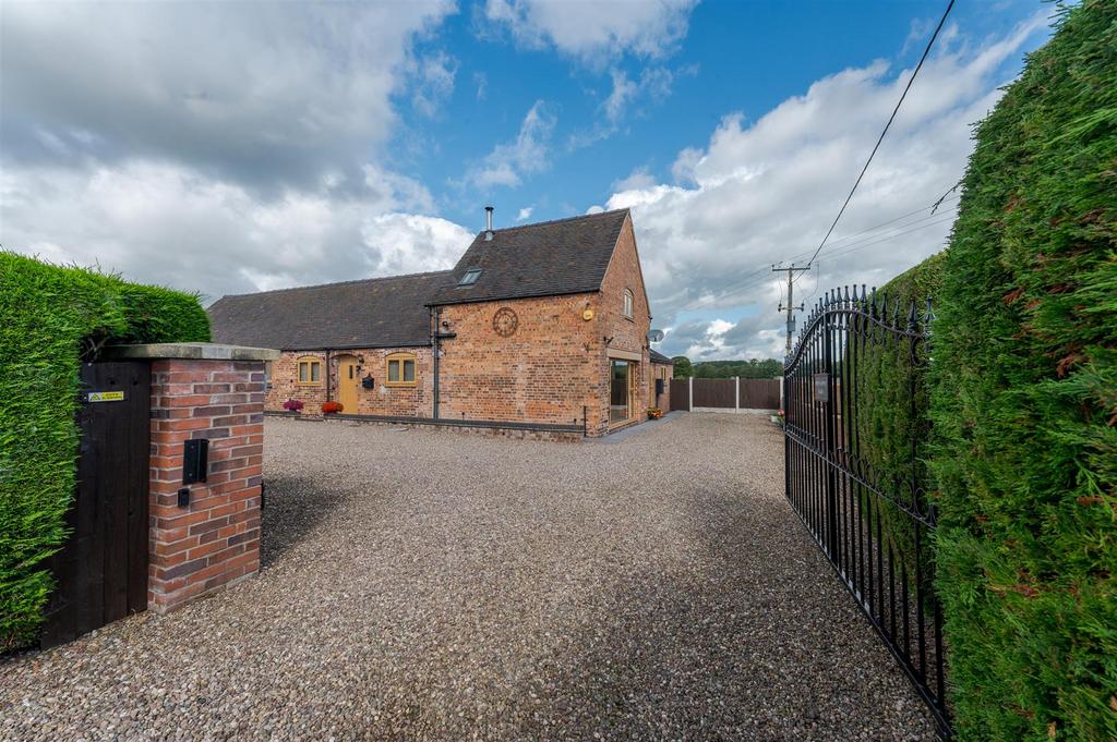 Stanton Upon Hine Heath, Shrewsbury 4 bed barn conversion for sale £