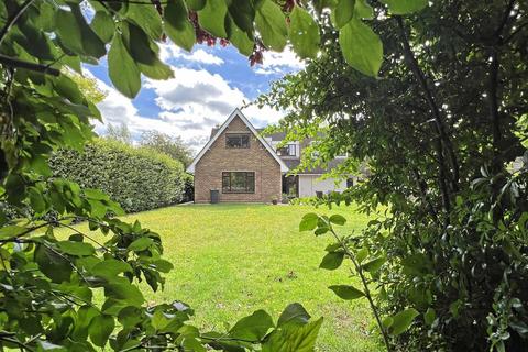 Felcot Braintree Road, Felsted, Dunmow, CM6 3DZ