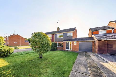 3 bedroom semi-detached house for sale - Clifton Road, Wokingham, Berkshire, RG41 1NJ