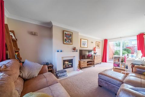 3 bedroom semi-detached house for sale - Clifton Road, Wokingham, Berkshire, RG41 1NJ