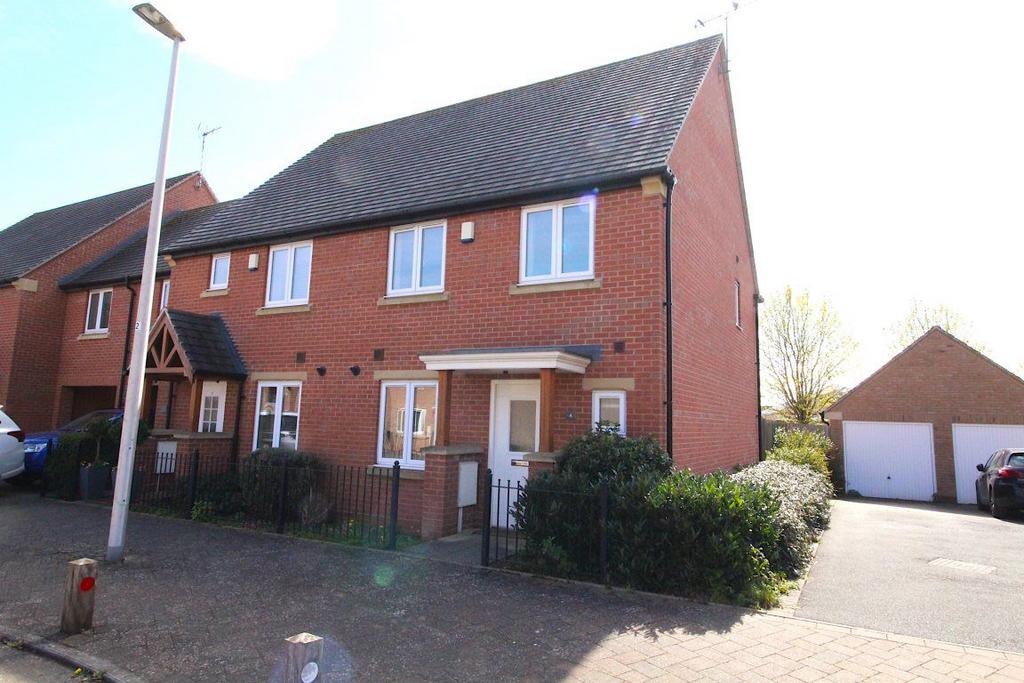 Old Farm Close, Cawston, Rugby 3 bed semidetached house to rent £