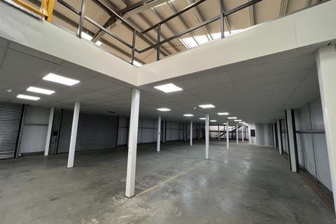 Warehouse to rent, Wing Road, Manton, Oakham