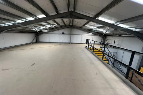 Warehouse to rent - Wing Road, Manton, Oakham
