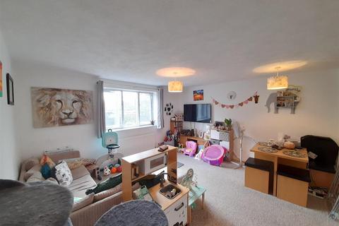 2 bedroom flat for sale - Saxby Close, Barnham