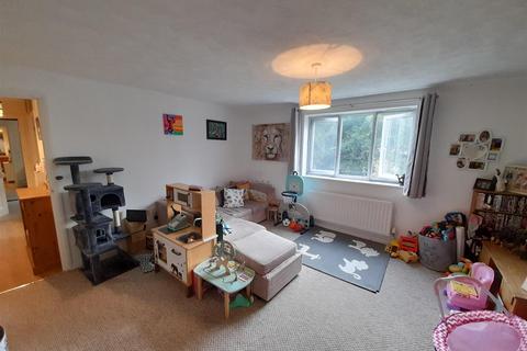 2 bedroom flat for sale, Saxby Close, Barnham