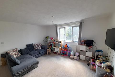 2 bedroom flat for sale, Saxby Close, Barnham