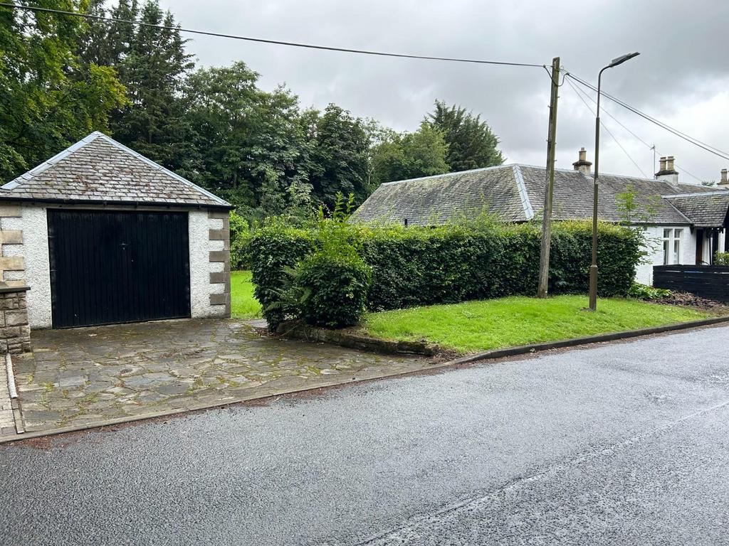 44 Newpark Road, Bellsquarry... 4 bed end of terrace house £330,000
