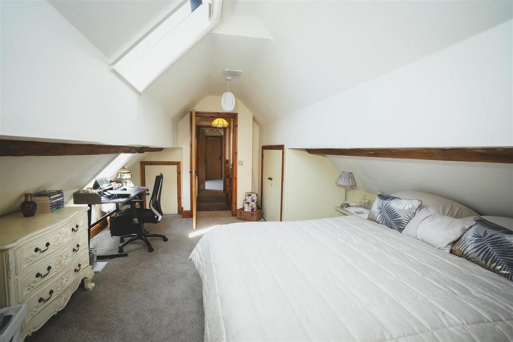 Main bedroom 1.JPG