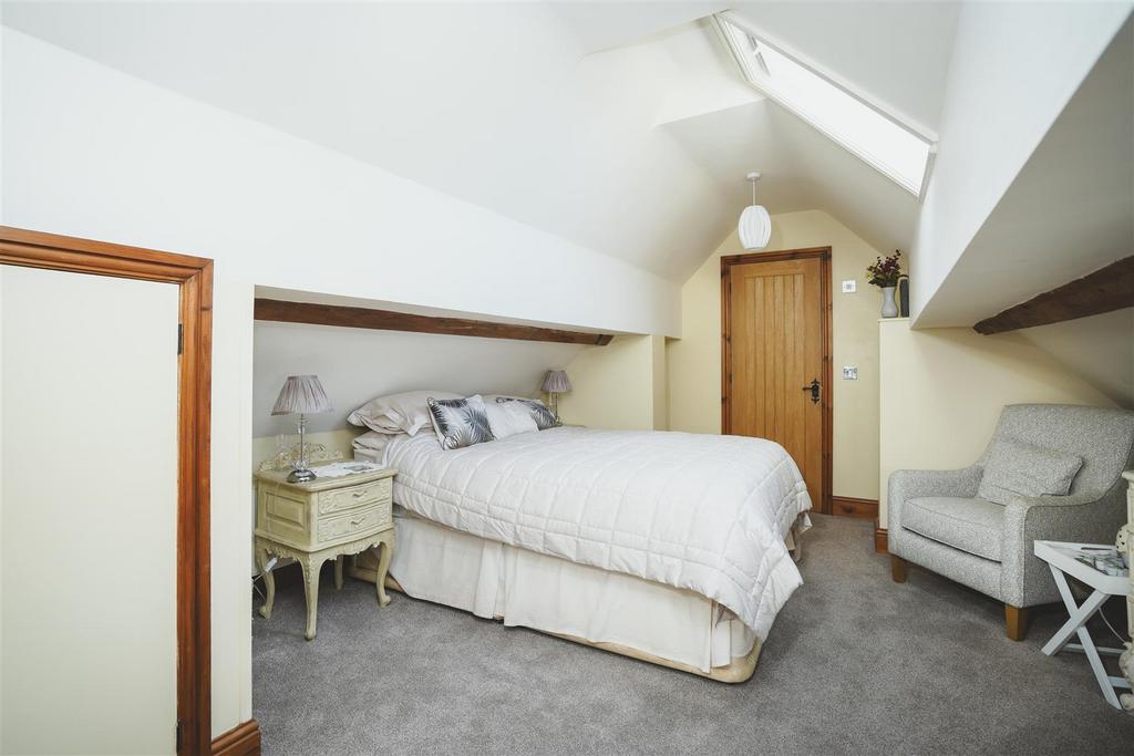 Main bedroom 2.JPG