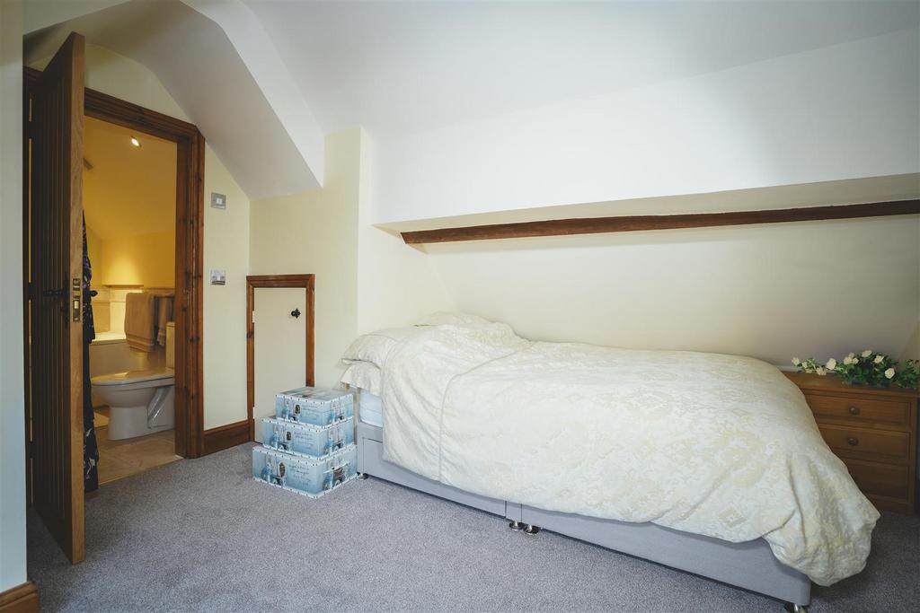 Third bedroom 1.JPG