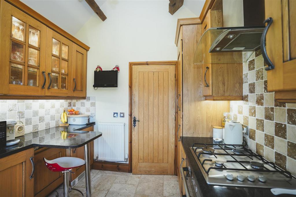 Kitchen 2.JPG