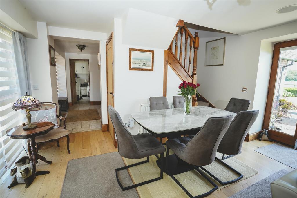 Dining area.JPG