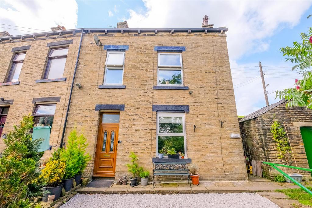 Booth House Terrace, Luddendenfoot, Halifax 2 bed end of terrace house