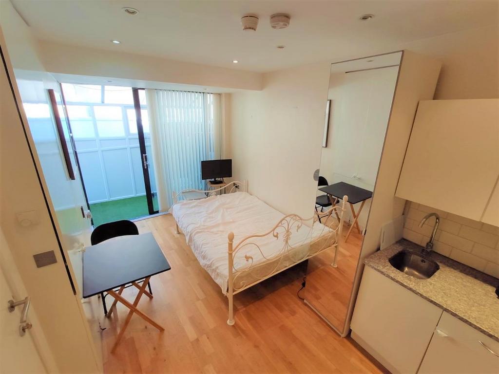 Medwin Street, London House Share - £1,150 Pcm (£265 Pw)